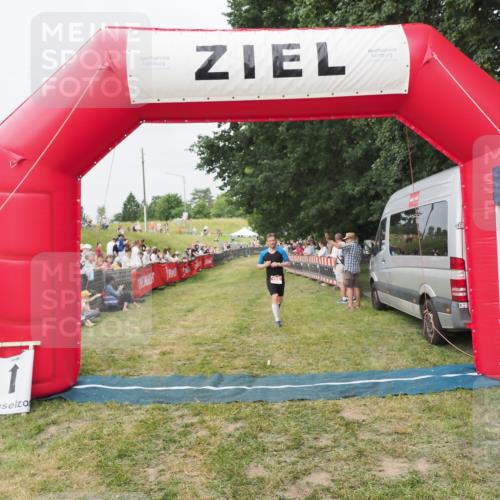 21.06.2025 - 27. Vierlanden-Triathlon MichiJ http://msf.ph/oto/8035680 15.06.2026 13:01:10 Ziel 106 meine-sportfotos.de