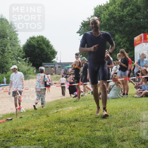 15.06.2025 - 27. Vierlanden-Triathlon KatJ http://msf.ph/oto/8035683 15.06.2025 11:20:33 Schwimmen 838, 890, 926, 969 meine-sportfotos.de