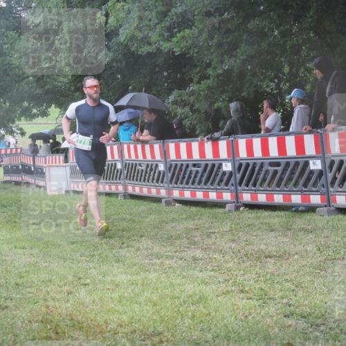 21.06.2025 - 27. Vierlanden-Triathlon KatJ http://msf.ph/oto/8035684 15.06.2025 13:52:26 Ziel 776 meine-sportfotos.de