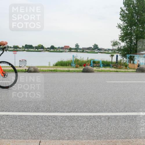 15.06.2025 - 27. Vierlanden-Triathlon H.Heesch http://msf.ph/oto/8035686 15.06.2025 10:45:27 Radfahren 10, 183, 252, 321, 349, 395, 413, 442 meine-sportfotos.de