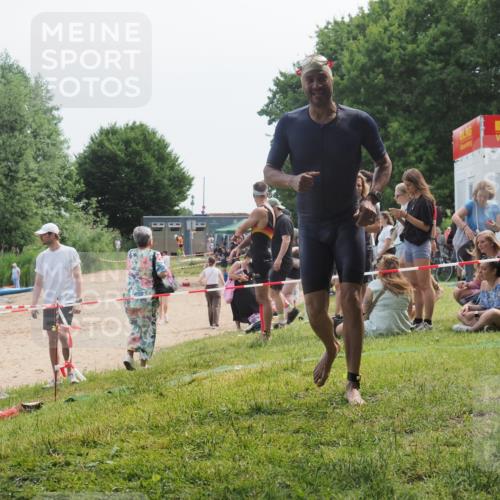 15.06.2025 - 27. Vierlanden-Triathlon KatJ http://msf.ph/oto/8035689 15.06.2025 11:20:33 Schwimmen 838, 890, 926, 969 meine-sportfotos.de