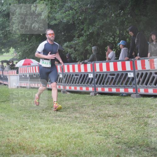 21.06.2025 - 27. Vierlanden-Triathlon KatJ http://msf.ph/oto/8035702 15.06.2025 13:52:26 Ziel 776 meine-sportfotos.de