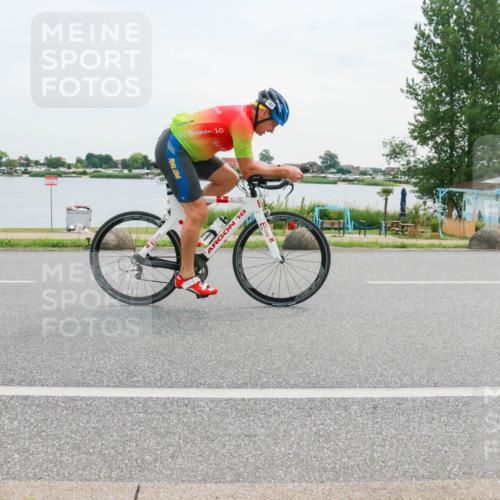 15.06.2025 - 27. Vierlanden-Triathlon H.Heesch http://msf.ph/oto/8035707 15.06.2025 10:45:32 Radfahren 183, 252, 321, 415, 442 meine-sportfotos.de