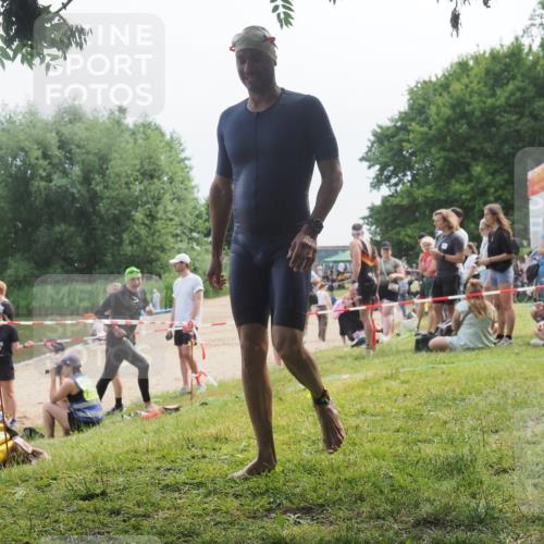 15.06.2025 - 27. Vierlanden-Triathlon KatJ http://msf.ph/oto/8035721 15.06.2025 11:20:35 Schwimmen 838, 890, 969 meine-sportfotos.de