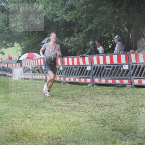 21.06.2025 - 27. Vierlanden-Triathlon KatJ http://msf.ph/oto/8035745 15.06.2025 13:52:38 Ziel 913, 1123, 1140 meine-sportfotos.de