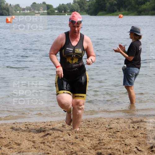 15.06.2025 - 27. Vierlanden-Triathlon Lena Gebhardt http://msf.ph/oto/8035749 15.06.2025 11:24:01 Schwimmen 903, 955, 959 meine-sportfotos.de
