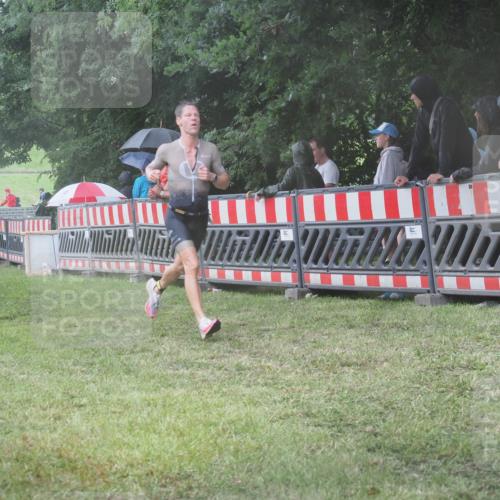 21.06.2025 - 27. Vierlanden-Triathlon KatJ http://msf.ph/oto/8035750 15.06.2025 13:52:38 Ziel 913, 1123, 1140 meine-sportfotos.de