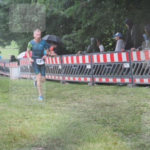 21.06.2025 - 27. Vierlanden-Triathlon KatJ http://msf.ph/oto/8035770 15.06.2025 13:52:40 Ziel 913, 1123, 1140 meine-sportfotos.de