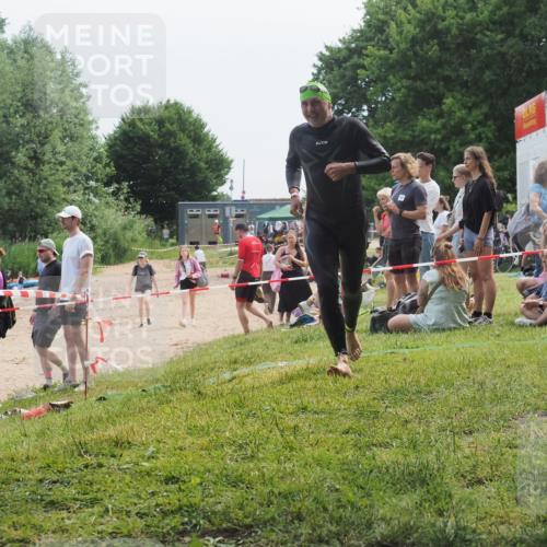 15.06.2025 - 27. Vierlanden-Triathlon KatJ http://msf.ph/oto/8035771 15.06.2025 11:20:37 Schwimmen 838, 969, 1400 meine-sportfotos.de