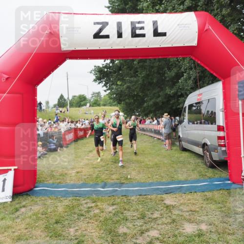 21.06.2025 - 27. Vierlanden-Triathlon MichiJ http://msf.ph/oto/8035773 15.06.2026 13:02:17 Ziel 755, 1009, 1039, 1041, 1042, 1043 meine-sportfotos.de