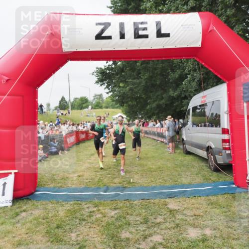 21.06.2025 - 27. Vierlanden-Triathlon MichiJ http://msf.ph/oto/8035777 15.06.2026 13:02:17 Ziel 755, 1009, 1039, 1041, 1042, 1043 meine-sportfotos.de