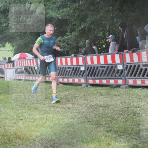 21.06.2025 - 27. Vierlanden-Triathlon KatJ http://msf.ph/oto/8035783 15.06.2025 13:52:41 Ziel 913, 1140 meine-sportfotos.de