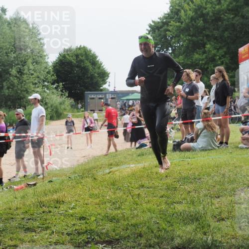 15.06.2025 - 27. Vierlanden-Triathlon KatJ http://msf.ph/oto/8035784 15.06.2025 11:20:37 Schwimmen 838, 969, 1400 meine-sportfotos.de