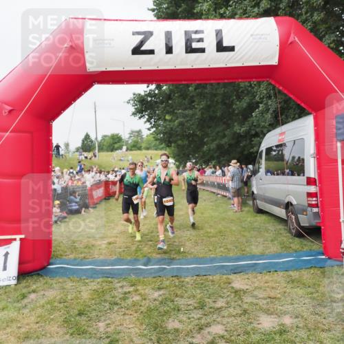 21.06.2025 - 27. Vierlanden-Triathlon MichiJ http://msf.ph/oto/8035787 15.06.2026 13:02:18 Ziel 755, 1009, 1039, 1041, 1042, 1043 meine-sportfotos.de