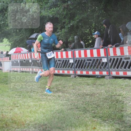 21.06.2025 - 27. Vierlanden-Triathlon KatJ http://msf.ph/oto/8035789 15.06.2025 13:52:41 Ziel 913, 1140 meine-sportfotos.de