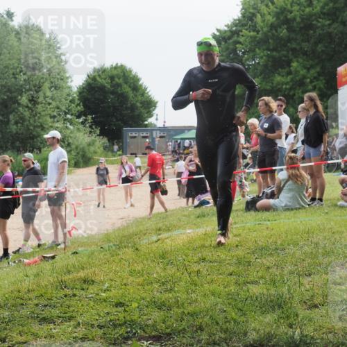 15.06.2025 - 27. Vierlanden-Triathlon KatJ http://msf.ph/oto/8035790 15.06.2025 11:20:38 Schwimmen 838, 969, 1400 meine-sportfotos.de