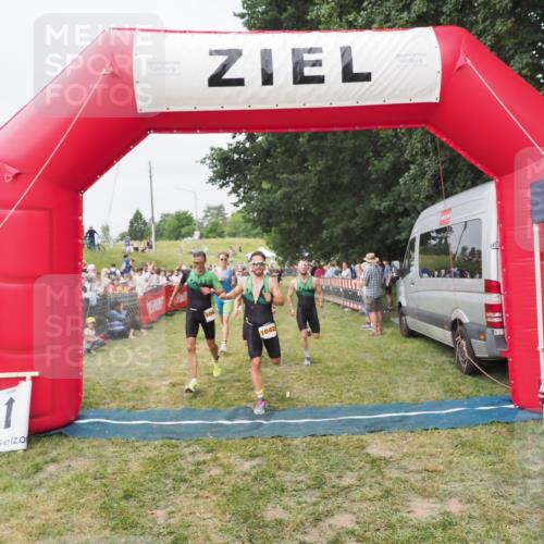 21.06.2025 - 27. Vierlanden-Triathlon MichiJ http://msf.ph/oto/8035793 15.06.2026 13:02:18 Ziel 755, 1009, 1039, 1041, 1042, 1043 meine-sportfotos.de