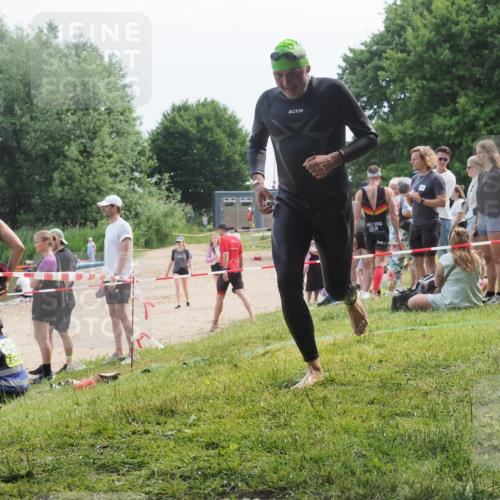 15.06.2025 - 27. Vierlanden-Triathlon KatJ http://msf.ph/oto/8035796 15.06.2025 11:20:38 Schwimmen 838, 969, 1400 meine-sportfotos.de