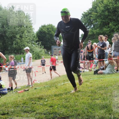 15.06.2025 - 27. Vierlanden-Triathlon KatJ http://msf.ph/oto/8035803 15.06.2025 11:20:38 Schwimmen 838, 969, 1400 meine-sportfotos.de