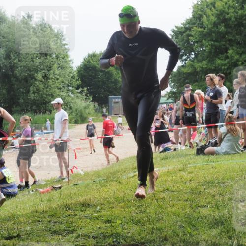 15.06.2025 - 27. Vierlanden-Triathlon KatJ http://msf.ph/oto/8035809 15.06.2025 11:20:38 Schwimmen 838, 969, 1400 meine-sportfotos.de