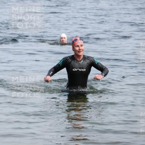15.06.2025 - 27. Vierlanden-Triathlon Lena Gebhardt http://msf.ph/oto/8035820 15.06.2025 11:26:36 Schwimmen  meine-sportfotos.de