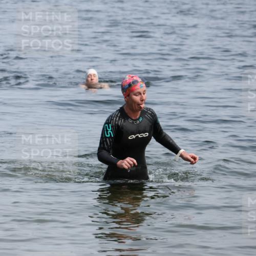 15.06.2025 - 27. Vierlanden-Triathlon Lena Gebhardt http://msf.ph/oto/8035822 15.06.2025 11:26:37 Schwimmen  meine-sportfotos.de