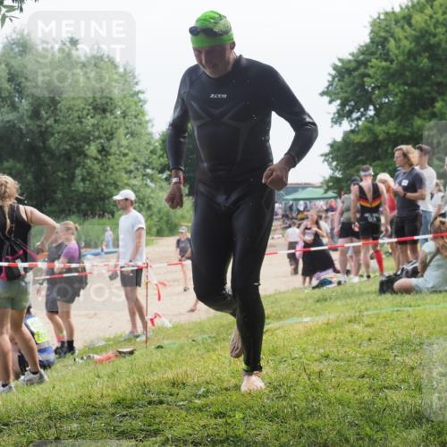 15.06.2025 - 27. Vierlanden-Triathlon KatJ http://msf.ph/oto/8035825 15.06.2025 11:20:39 Schwimmen 838, 879, 941, 969, 1400 meine-sportfotos.de