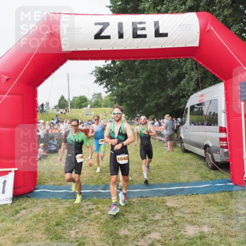21.06.2025 - 27. Vierlanden-Triathlon MichiJ http://msf.ph/oto/8035827 15.06.2026 13:02:18 Ziel 755, 1009, 1039, 1041, 1042, 1043 meine-sportfotos.de