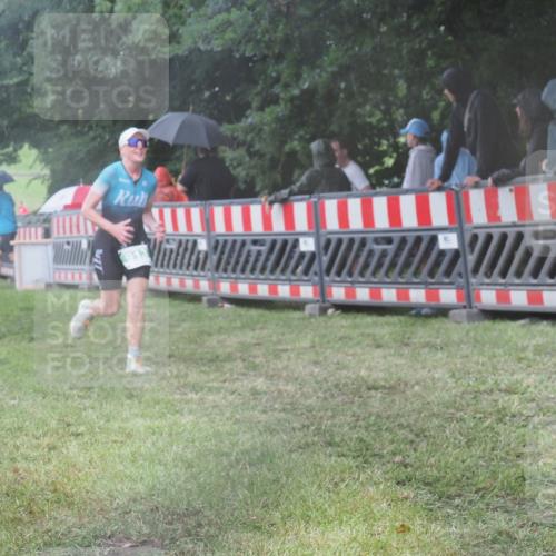 21.06.2025 - 27. Vierlanden-Triathlon KatJ http://msf.ph/oto/8035833 15.06.2025 13:52:45 Ziel 913 meine-sportfotos.de