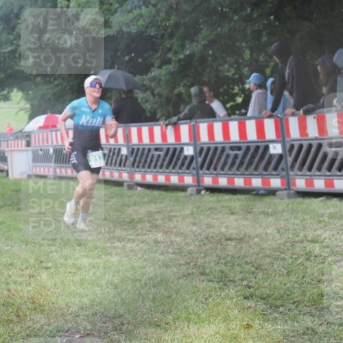 21.06.2025 - 27. Vierlanden-Triathlon KatJ http://msf.ph/oto/8035840 15.06.2025 13:52:45 Ziel 913 meine-sportfotos.de