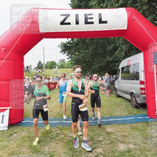21.06.2025 - 27. Vierlanden-Triathlon MichiJ http://msf.ph/oto/8035849 15.06.2026 13:02:19 Ziel 755, 1009, 1039, 1041, 1042, 1043 meine-sportfotos.de