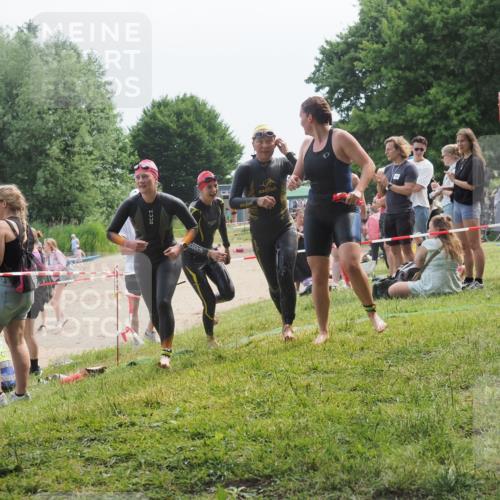 15.06.2025 - 27. Vierlanden-Triathlon KatJ http://msf.ph/oto/8035853 15.06.2025 11:20:46 Schwimmen 879, 924, 936, 941, 969, 1400 meine-sportfotos.de