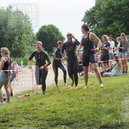 15.06.2025 - 27. Vierlanden-Triathlon KatJ http://msf.ph/oto/8035860 15.06.2025 11:20:46 Schwimmen 879, 924, 936, 941, 969, 1400 meine-sportfotos.de