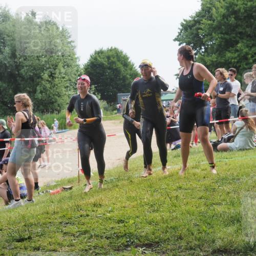 15.06.2025 - 27. Vierlanden-Triathlon KatJ http://msf.ph/oto/8035865 15.06.2025 11:20:46 Schwimmen 879, 924, 936, 941, 969, 1400 meine-sportfotos.de