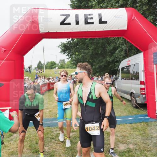 21.06.2025 - 27. Vierlanden-Triathlon MichiJ http://msf.ph/oto/8035874 15.06.2026 13:02:20 Ziel 755, 1009, 1039, 1041, 1042, 1043 meine-sportfotos.de