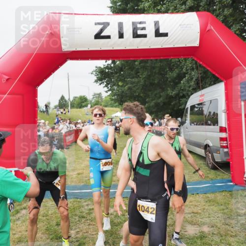 21.06.2025 - 27. Vierlanden-Triathlon MichiJ http://msf.ph/oto/8035879 15.06.2026 13:02:20 Ziel 755, 1009, 1039, 1041, 1042, 1043 meine-sportfotos.de