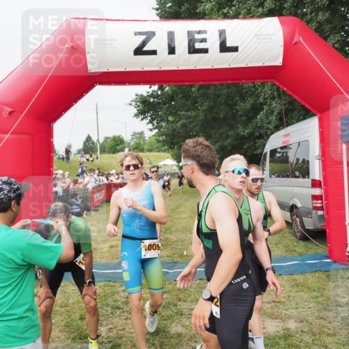 21.06.2025 - 27. Vierlanden-Triathlon MichiJ http://msf.ph/oto/8035886 15.06.2026 13:02:20 Ziel 755, 1009, 1039, 1041, 1042, 1043 meine-sportfotos.de