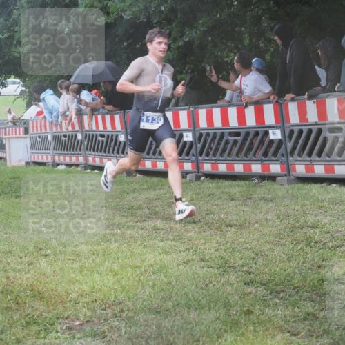 21.06.2025 - 27. Vierlanden-Triathlon KatJ http://msf.ph/oto/8035887 15.06.2025 13:53:03 Ziel 48, 1128, 1130, 1161 meine-sportfotos.de