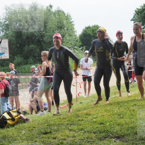 15.06.2025 - 27. Vierlanden-Triathlon KatJ http://msf.ph/oto/8035893 15.06.2025 11:20:47 Schwimmen 879, 924, 936, 941, 1400 meine-sportfotos.de