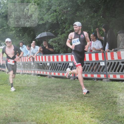 21.06.2025 - 27. Vierlanden-Triathlon KatJ http://msf.ph/oto/8035916 15.06.2025 13:53:06 Ziel 48, 1128, 1161 meine-sportfotos.de