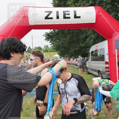21.06.2025 - 27. Vierlanden-Triathlon MichiJ http://msf.ph/oto/8035917 15.06.2026 13:02:24 Ziel 73, 727, 755, 1009, 1039, 1041, 1042, 1043 meine-sportfotos.de