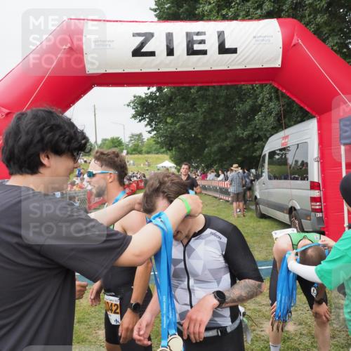 21.06.2025 - 27. Vierlanden-Triathlon MichiJ http://msf.ph/oto/8035923 15.06.2026 13:02:24 Ziel 73, 727, 755, 1009, 1039, 1041, 1042, 1043 meine-sportfotos.de