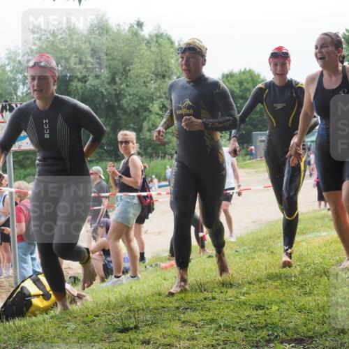 15.06.2025 - 27. Vierlanden-Triathlon KatJ http://msf.ph/oto/8035924 15.06.2025 11:20:48 Schwimmen 879, 892, 924, 936, 941, 1400 meine-sportfotos.de