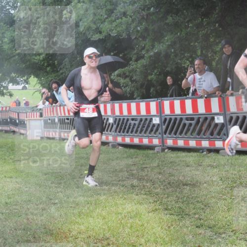 21.06.2025 - 27. Vierlanden-Triathlon KatJ http://msf.ph/oto/8035925 15.06.2025 13:53:07 Ziel 48, 1128, 1161 meine-sportfotos.de