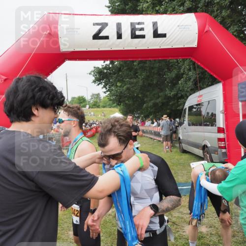 21.06.2025 - 27. Vierlanden-Triathlon MichiJ http://msf.ph/oto/8035928 15.06.2026 13:02:25 Ziel 73, 727, 755, 1009, 1039, 1041, 1042, 1043 meine-sportfotos.de