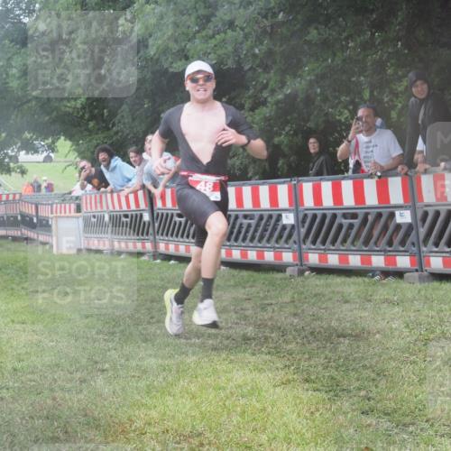 21.06.2025 - 27. Vierlanden-Triathlon KatJ http://msf.ph/oto/8035930 15.06.2025 13:53:07 Ziel 48, 1128, 1161 meine-sportfotos.de