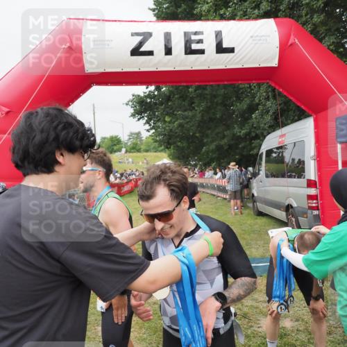 21.06.2025 - 27. Vierlanden-Triathlon MichiJ http://msf.ph/oto/8035933 15.06.2026 13:02:25 Ziel 73, 727, 755, 1009, 1039, 1041, 1042, 1043 meine-sportfotos.de