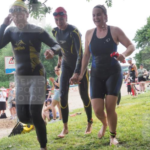 15.06.2025 - 27. Vierlanden-Triathlon KatJ http://msf.ph/oto/8035938 15.06.2025 11:20:49 Schwimmen 879, 892, 924, 936, 941, 1400 meine-sportfotos.de