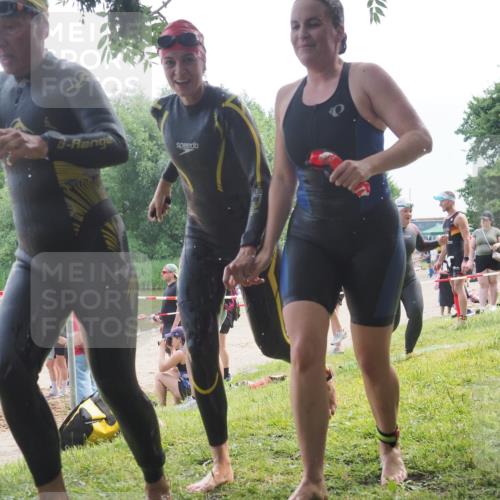 15.06.2025 - 27. Vierlanden-Triathlon KatJ http://msf.ph/oto/8035945 15.06.2025 11:20:49 Schwimmen 879, 892, 924, 936, 941, 1400 meine-sportfotos.de