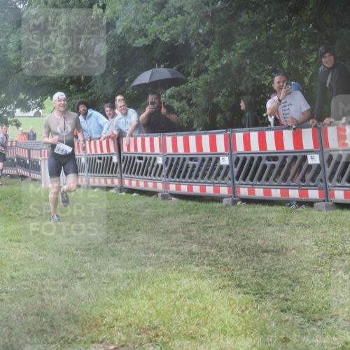 21.06.2025 - 27. Vierlanden-Triathlon KatJ http://msf.ph/oto/8035946 15.06.2025 13:53:08 Ziel 48, 1128 meine-sportfotos.de